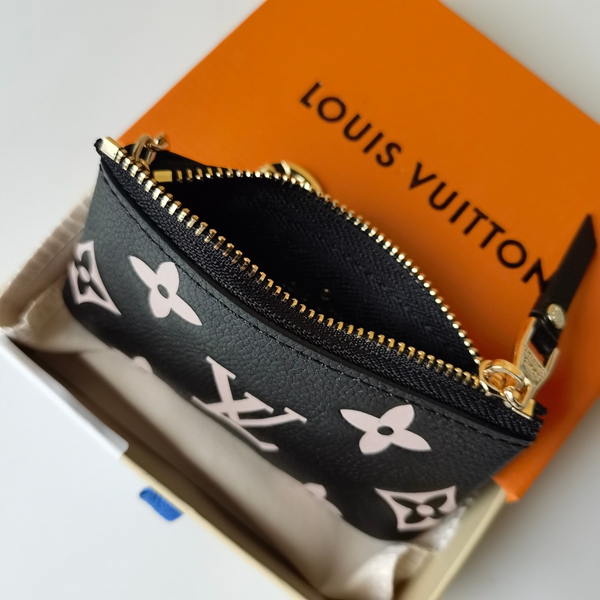 LVコピーウォレット着用イメージ